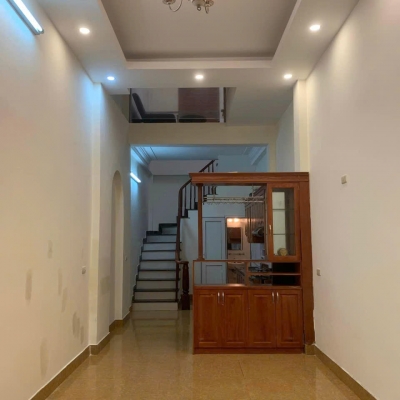 Cho thuê nhà nguyên căn ngõ 175 Định Công, 45m2, 3.5 tầng, 3 ngủ, 9tr5 vào ngay