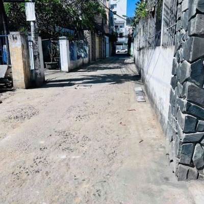 BÁN NHÀ HẺM ĐẶNG TẤT – GẦN BIỂN, 217M² – GIÁ CHỈ 12 TỶ (THƯƠNG LƯỢNG)
 • Vị trí: Hẻm đường Đặng Tất, khu vực dân cư yên tĩnh, cách biển chỉ vài phút đi bộ
 • Diện tích: 217m² (đất nở hậu, vuông vức, pháp lý rõ ràng)
 • Hiện trạng: Có sẵn 2 căn nhà cấp 4, 