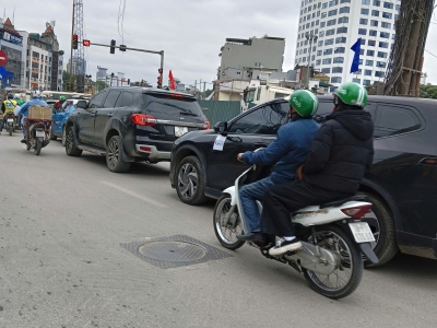 HÀNG HIẾM – MẶT ĐƯỜNG ĐÊ LA THÀNH – BA ĐÌNH

.