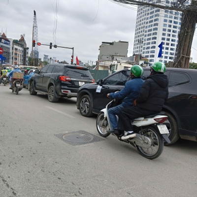 HÀNG HIẾM – MẶT ĐƯỜNG ĐÊ LA THÀNH – BA ĐÌNH

.