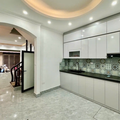 NHÀ ĐẸP TRẦN THÁI TÔNG, Ô TÔ ĐỖ CỬA, NGÕ THÔNG KINH DOANH – 5T, 42M2, 11.9 TỶ