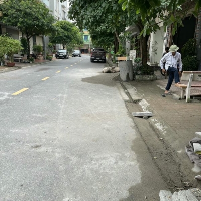 BÁN NHÀ PHỐ- 3 TẦNG KIÊN CỐ- LÀN 2 ÂU CƠ-CẠNH TRƯỜNG FPT- SÁT TRƯỜNG CHUYÊN- GIÁ SIÊU MỀM!
