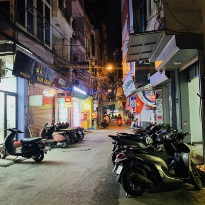 Phố Giảng Võ, Ô tô vào nhà,  mặt tiền rộng, kinh doanh – nhỉnh 12 tỷ