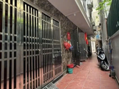 NHÀ ĐẸP PHỐ NGUYỄN KHÁNH TOÀN, Ô TÔ GẦN, NHIỀU TIỆN ÍCH, VỪA Ở VỪA CHO THUÊ – 5T, 43,5M2, 8,9 TỶ