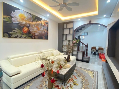 BÁN PHÂN LÔ NGUYỄN CHÍ THANH  45Mx5T, MT 4M - OTO VÀO NHÀ - 1 NHÀ RA MẶT PHỐ