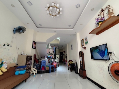 Bán nhà quận 12, hẻm thông 4m, ngay chợ Lạc Quang, P.TTN, 4x27m, 3 tầng, giá 7 Tỷ