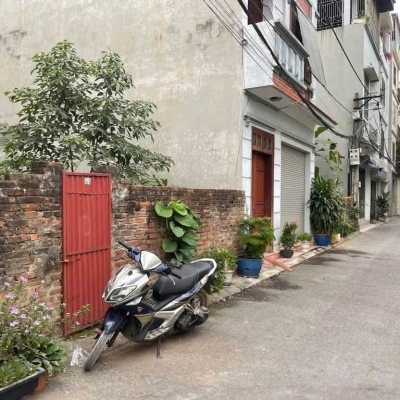 BÁN ĐẤT TẶNG NHÀ C4 - ĐÔNG NGẠC - DT56 M2 - MT4,3M - GIÁ 8 TỶ - NGÕ Ô TÔ THÔNG