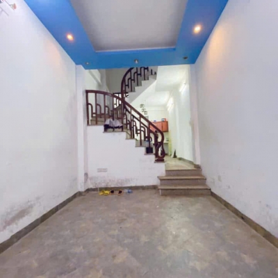 Cho thuê nhà nguyên căn ngõ 111 Giáp Bát 4 tầng x 35m2, 5 ngủ, 10.5tr ở gđ, nhóm