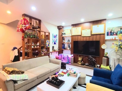 Bán nhà Ngọc Lâm 30m 6 tầng MT6m ô tô thông hơn 7 tỷ