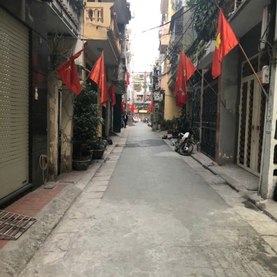 Cho thuê nhà ngõ ô tô Phố 8-3, 50m² x 3,5 tầng 4 phòng ngủ, 3 WC, 17 triệu