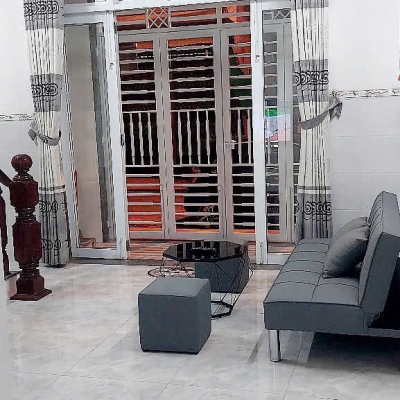 CẦN BÁN NHANH CĂN NHÀ TÂM HUYẾT KHU TĐC VĨNH TRƯỜNG 
Vị trí : Đường nhựa 10m xung quanh đủ mọi tiện ích.Cách biển 1,5km, gần cảng
Hiện trạng : 1 trệt 1 lửng xây dựng kiên cố 3 phòng ngủ phòng khách phòng thờ, bếp, 2 toilet
- Diện tích 56m² (ngang 4m)
- Hư