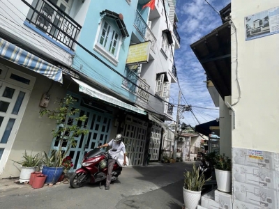 MẶT TIỀN KINH DOANH , HẺM 6M XE HƠI ĐỖ CỬA
 ngang 3.7m, dài 7m Dòng Tiền 16 Triệu 
có 3 tê