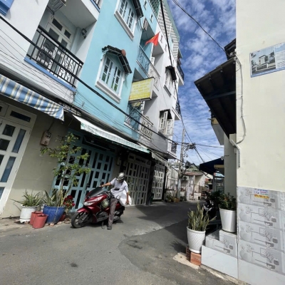 MẶT TIỀN KINH DOANH , HẺM 6M XE HƠI ĐỖ CỬA
 ngang 3.7m, dài 7m Dòng Tiền 16 Triệu 
có 3 tê