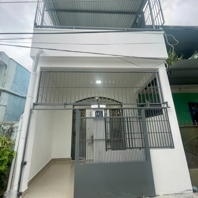 CẦN BÁN NHANH NHÀ 2 TẦNG , VĨNH XUÂN  , VĨNH THÁI , NHA TRANG GIÁ 2 TỶ 600 TRIỆU
Vị trí : ngay cầu phong châu , đường thông oto  tận nơi , cạnh bên khu đô thị Mỹ Gia , ngay khu hành chính , gần chợ , trường xung quanh đầy đủ tiện ích thích hợp an cư lập n