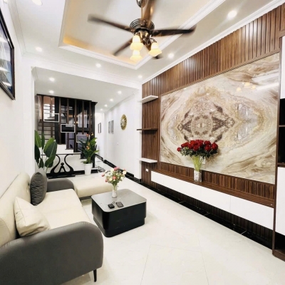bán gấp nhà Phố Minh Khai, Mai Động, Hoàng Mai, DT 50m2, 5  tầng thang máy, full nội thất, vị trí đẹp.