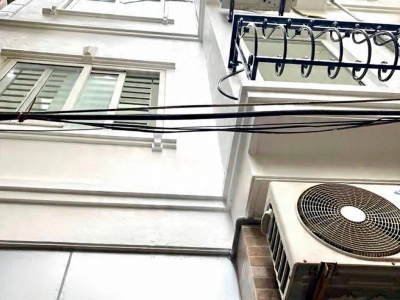 đào tấn 45m x4 tầng mặt tiền 5m7 chỉ 8,1 tỷ ngõ thông,dân xây,ba gác đua