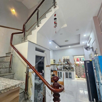 Nhà Đẹp 3 Tầng 4,2 x15m  Tân Chánh Hiệp Quận 12 Hẻm Xe Hơi ShR