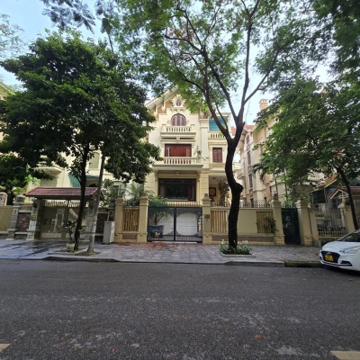 Biệt thự trên bán đảo Linh Đàm cạnh hồ điều hòa, DT 254m2, mặt tiền 13m, giá chỉ 6x tỷ