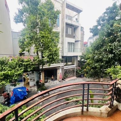 ????PHÂN LÔ - VỈA HÈ, Ô TÔ TRÁNH ĐỖ - NHÀ 2 THOÁNG CÓ GIẾNG TRỜI, CÓ THỂ LẮP THANG MÁY - KD, LÀM VP,...HÀNG XÓM SÂN GOLF