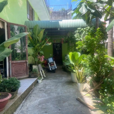 NHÀ ĐẸP Ở NGAY-FULL NỘI THẤT-SÂN RỘNG ĐỂ XE RIÊNG ĐỦ BÀY VÀI MÂM CỖ-VÀI PHÚT RA BIỂN