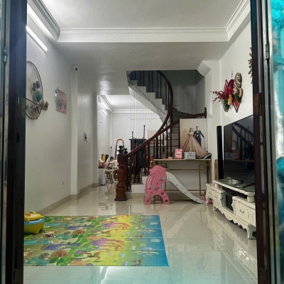 Cho thuê nhà ngõ 26 Bằng Liệt 5 tầng x 45m2, 5 ngủ, 15 Triệu, 3m ra mặt phố