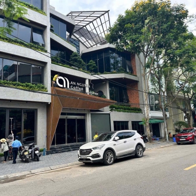 ???? BÁN NHÀ MẶT PHỐ TRẠM LONG BIÊN- DT: 103M² x 5 TẦNG MẶT TIỀN RỘNG VỈA HÈ ĐÁ BÓNG GARA 4 XE  ÔTÔ VÀO NHÀ THANG MÁY NHẬP KHẨU -GIÁ: 40.5TỶ.CÓ TL