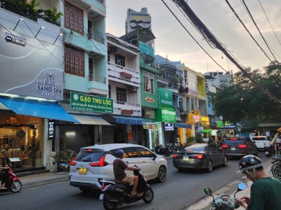 BÁN NHÀ VỊ TRÍ ĐẮC ĐỊA 4 TẦNG ĐƯỜNG BẠCH ĐẰNG- P. NHA TRANG