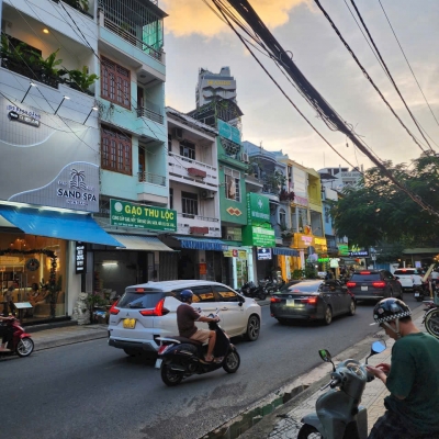 BÁN NHÀ VỊ TRÍ ĐẮC ĐỊA 4 TẦNG ĐƯỜNG BẠCH ĐẰNG- P. NHA TRANG