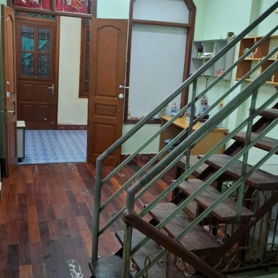 Cho thuê nhà 3.5 tầng ngõ 553 Giải Phóng, 3 ngủ, 7 Triệu - ở gia đình, KD online