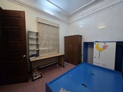 Bán đất tặng nhà 3 tầng Ngọc Thụy -Dân Xây- Oto đỗ cổng- 100m mặt tiền rôgj 11,x tỷ(TL)