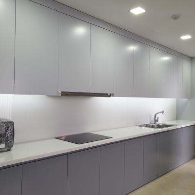 Chủ nước ngoài cần bán căn 2 ngủ rộng dt 75m2, các phòng đều view hồ điều hòa, tầng trung tòa C3 - D'Capitale, giá đầu tư