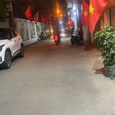 Nhà riêng phường Khương Trung 83m2 x 3 tầng, giá cực rẻ cho nhà đầu tư xây CCMN, CHDV
