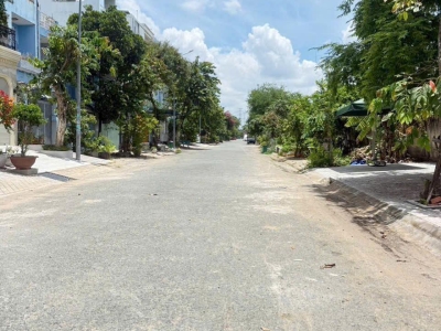 Nhà cạnh Phú Mỹ Hưng, vừa ở vừa làm văn phòng, 5x18m, đường rộng 16m, giá 12 tỷ