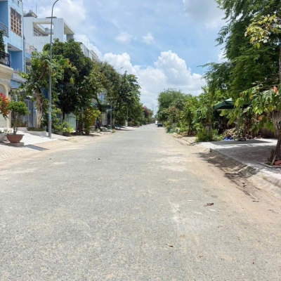 Nhà cạnh Phú Mỹ Hưng, vừa ở vừa làm văn phòng, 5x18m, đường rộng 16m, giá 12 tỷ