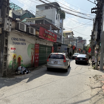 bán nhà lệ mật 70m x 4T ngõ thông, sân vườn, nhà mới nhỉnh 12t còn tl