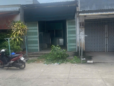 BÁN ĐẤT TẠI CHỢ DT81M2 SHR TRÊN ĐẤT CÓ NHÀ TIỀN CHẾ CỬA KÉO ĐÀI LOAN 950TR LH:0974004184 GẶP TRUNG.