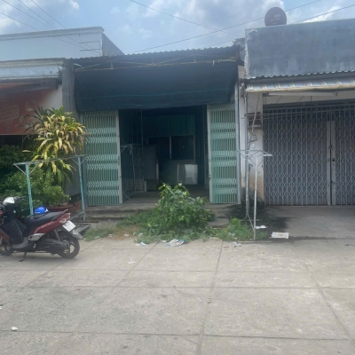 BÁN ĐẤT TẠI CHỢ DT81M2 SHR TRÊN ĐẤT CÓ NHÀ TIỀN CHẾ CỬA KÉO ĐÀI LOAN 950TR LH:0974004184 GẶP TRUNG.