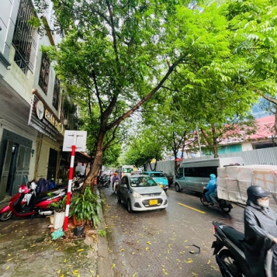 đường thanh bình, mộ lao, khu vực trung tâm hà đong phát triển tùng ngày, gần làng việt kiều châu âu, khu vực an ninh tốt, nhà phù hợp kinh doanh, cho thuê làm văn phòng.