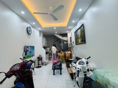 NHÀ TRẦN CUNG – 35m2 – GẦN KĐT NAM CƯỜNG, BV E - 50m ra  tô - 6,4 Tỷ