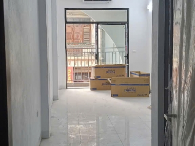 CHÍNH CHỦ E CÓ PHÒNG KHÉP KÍN CHO THUÊ TẠI PHỐ TRIỀU KHÚC, DIỆN TÍCH 30M2, FULL ĐỒ, CÓ CẦU THANG MÁY, GIÁ THUÊ 5 TRIỆU