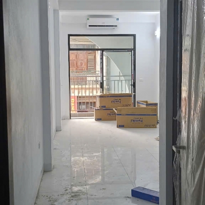 CHÍNH CHỦ E CÓ PHÒNG KHÉP KÍN CHO THUÊ TẠI PHỐ TRIỀU KHÚC, DIỆN TÍCH 30M2, FULL ĐỒ, CÓ CẦU THANG MÁY, GIÁ THUÊ 5 TRIỆU