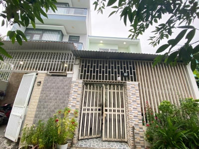 BÁN NHÀ 2 TẦNG PHÚ TRUNG VĨNH THẠNH - PHƯỜNG TÂY NHA TRANG
- Diện tích : 80,9m2 ngang 5m full thổ cư
- Nhà 1 trệt 1 lầu gồm 4pn , 2wc, phòng thờ, bếp, phòng khách, sân để xe
- Hướng : Đông Nam
- Đường bê tông rộng 4m. Khu dân cư, bán kính 1km gồm trường h