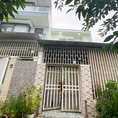 BÁN NHÀ 2 TẦNG PHÚ TRUNG VĨNH THẠNH - PHƯỜNG TÂY NHA TRANG
- Diện tích : 80,9m2 ngang 5m full thổ cư
- Nhà 1 trệt 1 lầu gồm 4pn , 2wc, phòng thờ, bếp, phòng khách, sân để xe
- Hướng : Đông Nam
- Đường bê tông rộng 4m. Khu dân cư, bán kính 1km gồm trường h