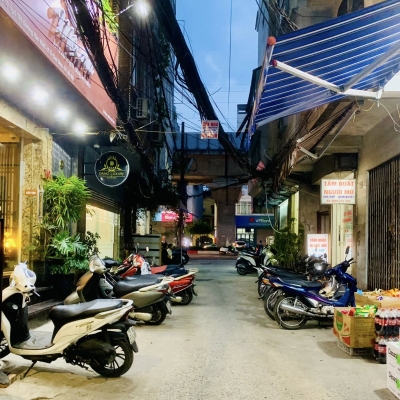 PHỐ HÀO NAM-CHỈ 8 TỶ- 5 TẦNG- 2 THOÁNG- Ô TÔ CÁCH 10M