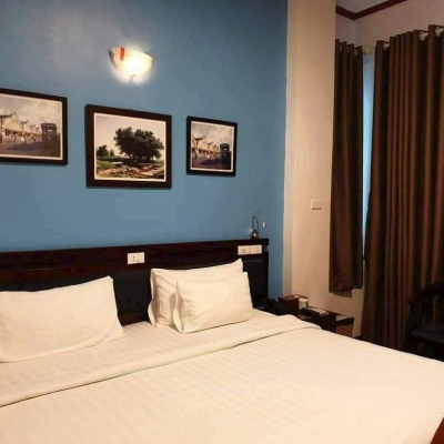 KHÁCH SẠN VIP CỰC VIP MẶT PHỐ MAI HẮC ĐẾ 
Vị trí tuyệt đẹp, khách sạn gần ngay ngã tư Tô Hiến Thành. Triệu việt Vương .Phố Huế....ĐÃ HẠ CHÀO