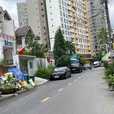 Bán nhà và phố mặt đường oto 210m2 , 3 tầng gần trung tâm Q2