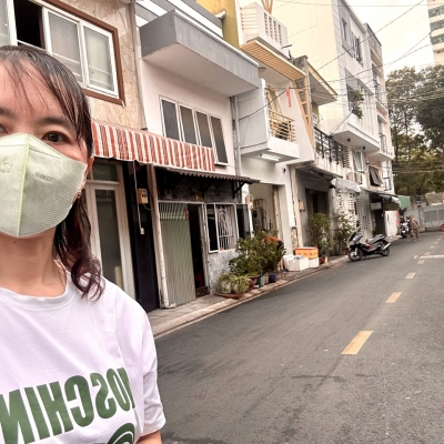 KHU TIỆN ÍCH HIẾM NHÀ BÁN -AN NINH- NHÀ MẶT TIENF XE HƠI NGỦ TRONG NHÀ- GẦN TRƯỜNG HỌC, SIÊU THỊ- QUA 1 CHỈ 2 PHÚT- GIAO THUONG VỚI HOÀNG DIỆU, NGUYỄN TẤT THÀNH,