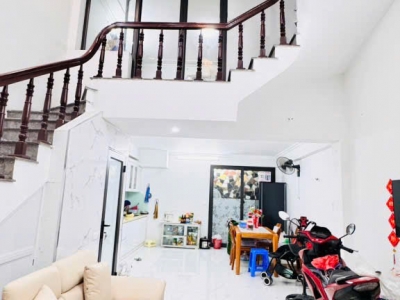 Nhà Cổ Nhuế – 35m² x 5 tầng – Ngõ 145 - Gần chợ, trường học – 6.4 tỷ