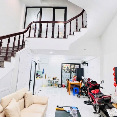 Nhà Cổ Nhuế – 35m² x 5 tầng – Ngõ 145 - Gần chợ, trường học – 6.4 tỷ