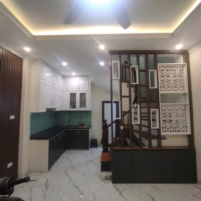 Cho thuê nhà ngõ Đê Tô Hoàng, 30m2, 5 tầng, 3 ngủ, 12.5 Triệu đóng 1 cọc 1